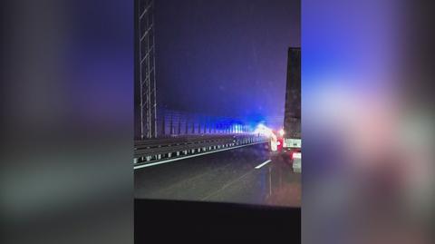 Pojazd ciężarowy uderzył w bariery na dk 7, Mazowieckie