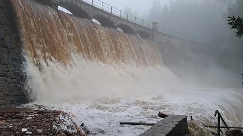 Sytuacja na rzece Łomnica w Karpaczu (Dolnośląskie)