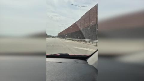 Rowerzystka z dzieckiem na S17 (Mazowieckie)