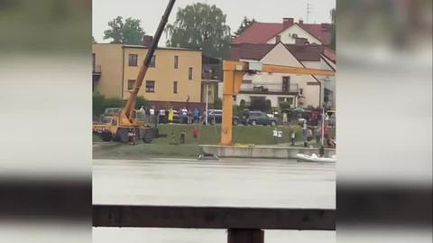 Port Iława - Porsche Panamera zjechało ze slipu do wody