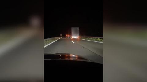 Nietypowe zachowanie busa na autostradzie, Nauen (Niemcy)