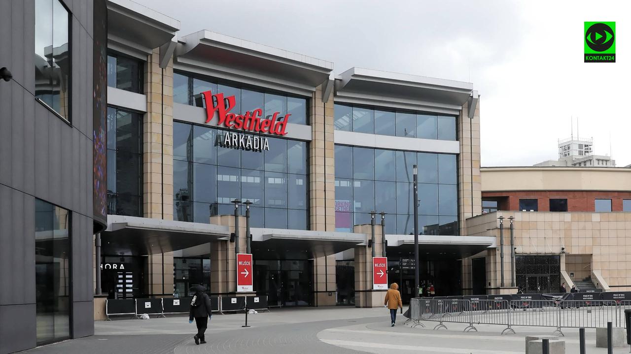 Paraliż wokół centrum handlowego w Warszawie. "Dużo klientów"