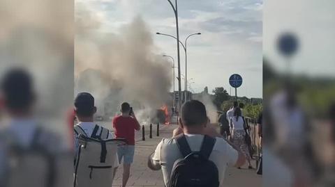 Pożar auta na Wisłostradzie w Warszawie