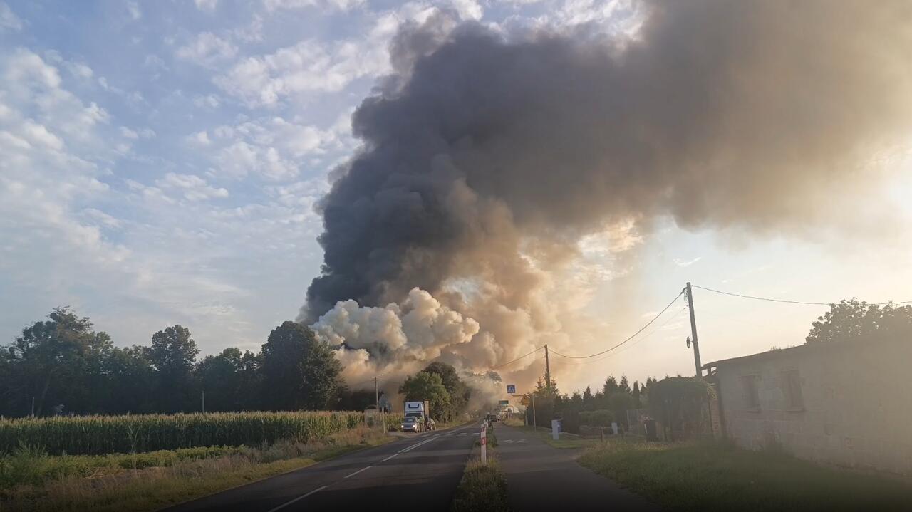 Pożar starego młyna. W akcji ponad dziesięć zastępów