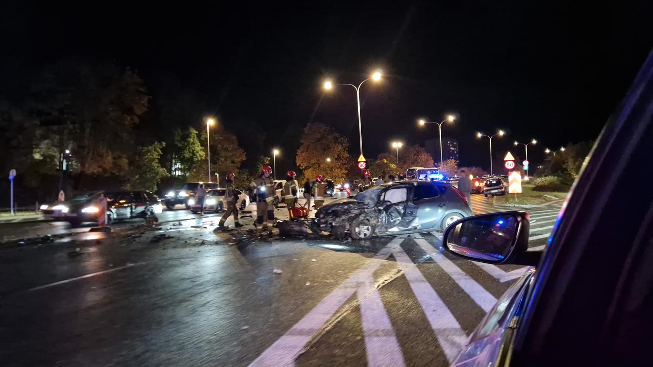 Wypadek na Wisłostradzie. Sześć osób rannych