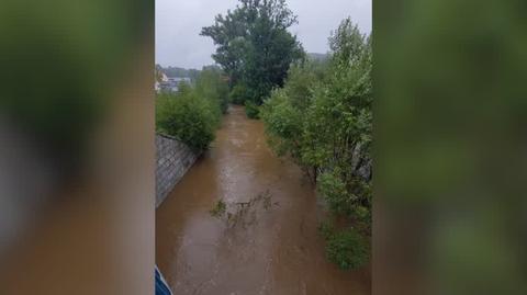 Woda zalała ulice w Jeleniej Górze (Dolnośląskie)