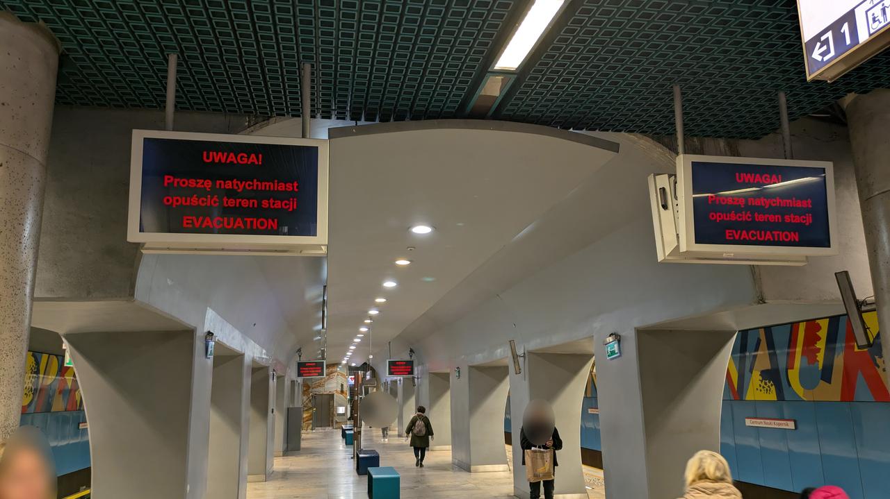 Awaria wodociągowa w metrze. Pięć stacji wyłączono z ruchu