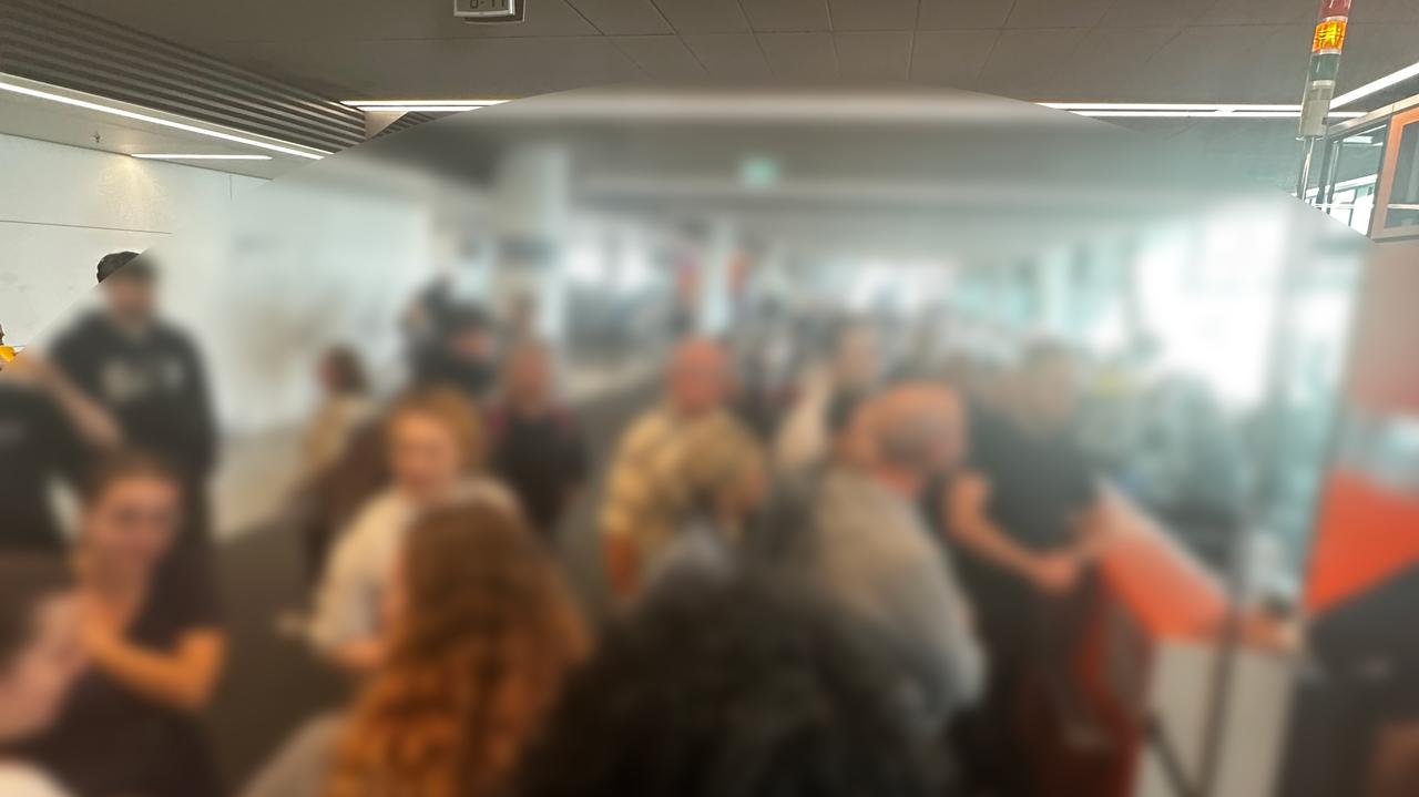 Mieli wylecieć wieczorem, nadal są na lotnisku. Awaria i opóźniony lot do Turcji