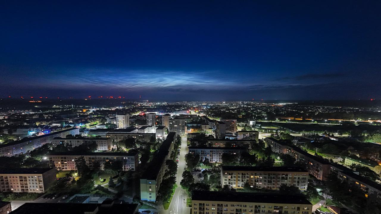 Wyjątkowe chmury rozjaśniły nocne niebo