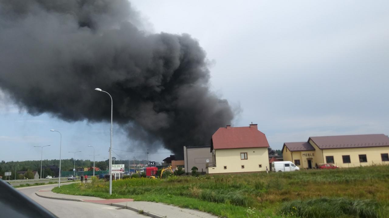 Trzy osoby skazane po pożarze hali ze zniczami