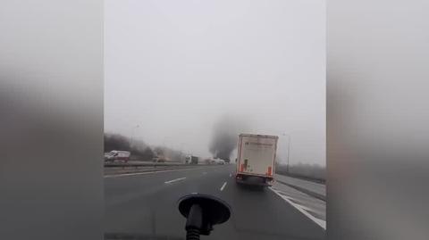 Płonący pojazd dostawczy na A4