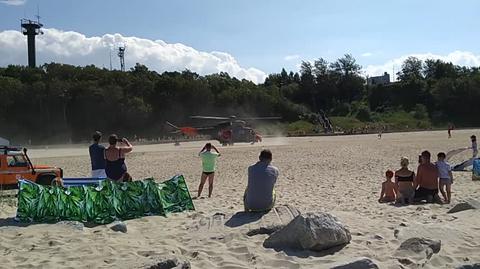 Lądowanie śmigłowca ratunkowego na plaży w Jarosławcu