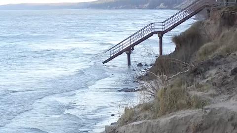 Sztorm niszczy plażę w okolicach Ustki