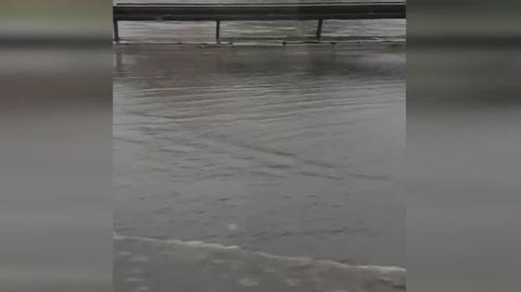 Warszawa Rozbrat zalana droga