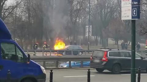 Pożar samochodu przy metrze Politechnika