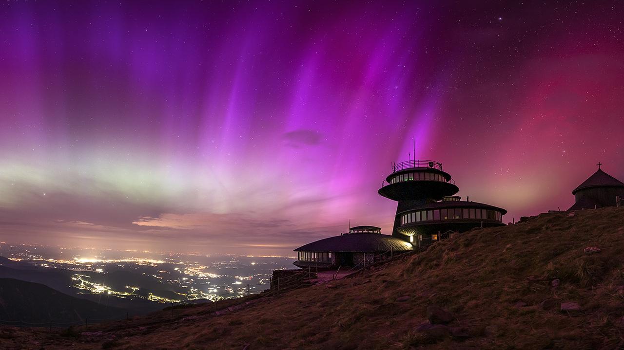 Zorza polarna nad Polską. NASA wyróżniła zdjęcie Polaka. Uchwycił ...