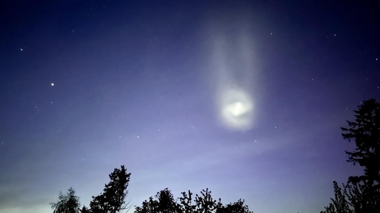 Lumière mystérieuse dans le ciel.  Ce qui survolait la Pologne.  Était-ce Falcon 9 ?