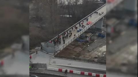 Wejście na most pieszo-rowerowy w Warszawie