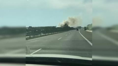 Pożar pola przy autostradzie A2, węzeł Jordanowo
