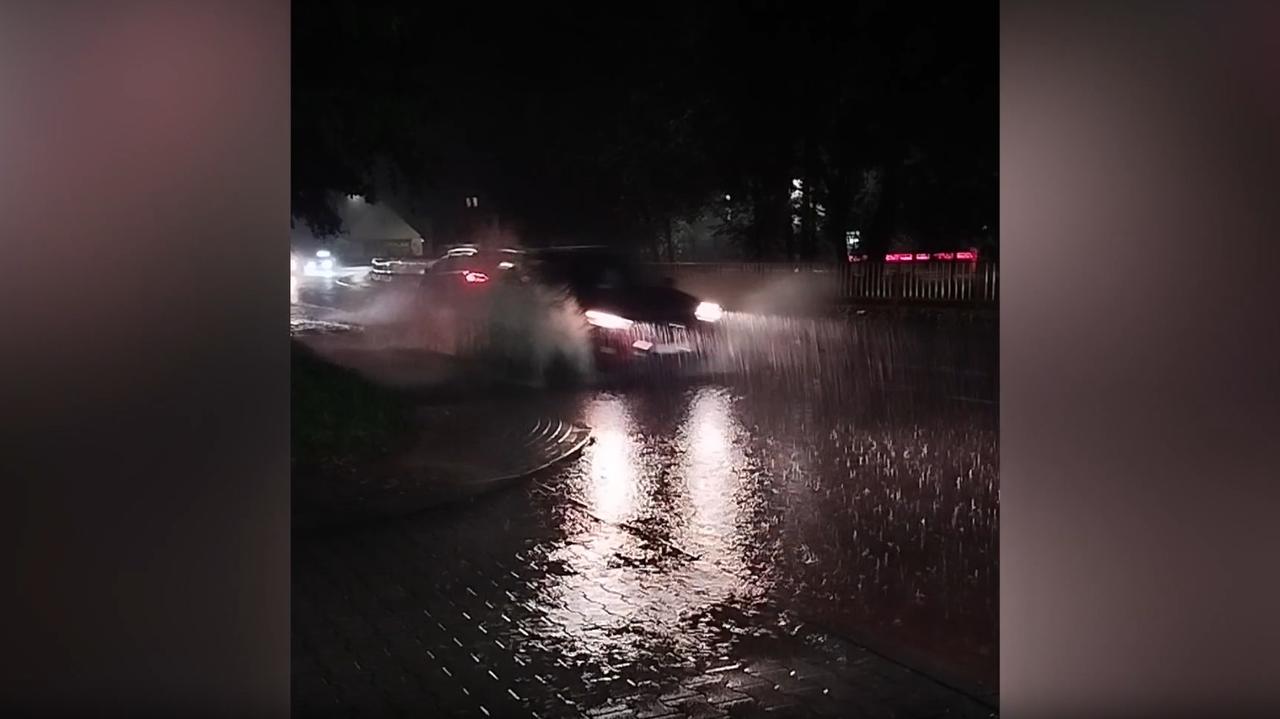 Ulewy na Dolnym Śląsku, zerwany dach na Podlasiu. Pierwsze skutki piątkowych burz