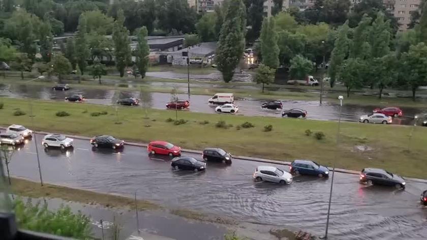 Burza w Warszawie - zalana Aleja Sikorskiego